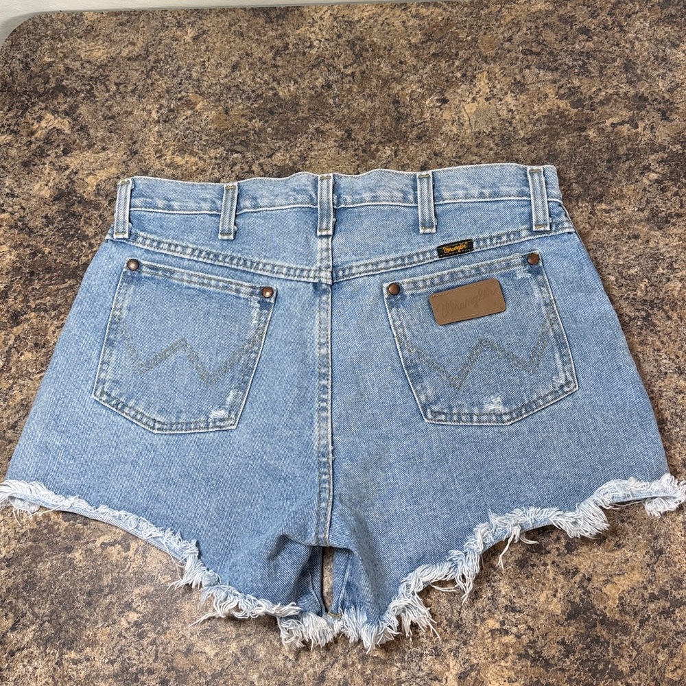 Wrangler High-Rise Cutoff Shorts Raw Hem Light Stone Relaxed Fit Boho Size 32 - Picture 5 of 16